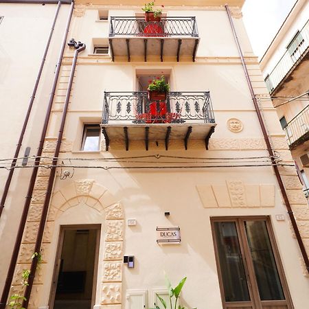 Ducas Rooms And Suite Lascari Exterior photo