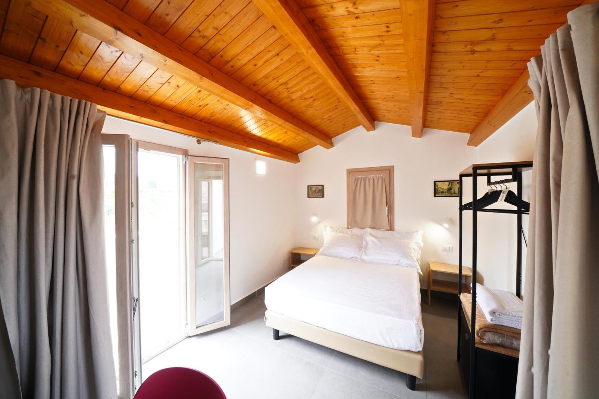 Ducas Rooms And Suite Lascari Exterior photo